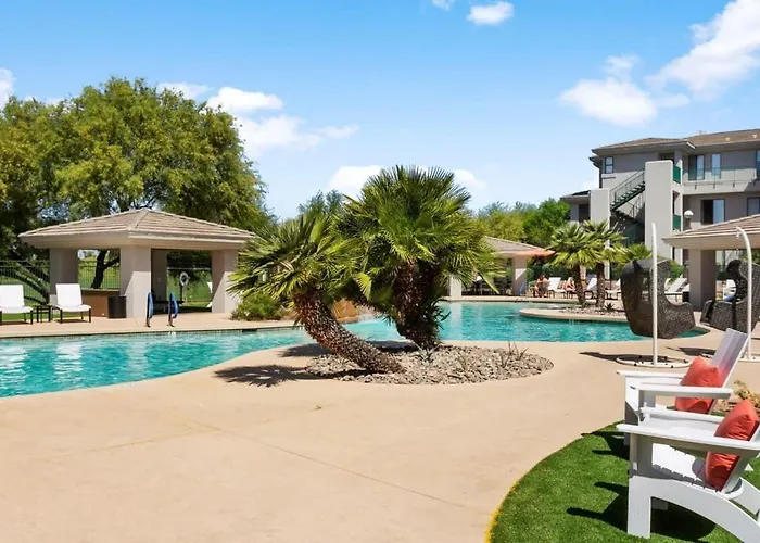 2br Cozysuites At Kierland Commons With Pool #05