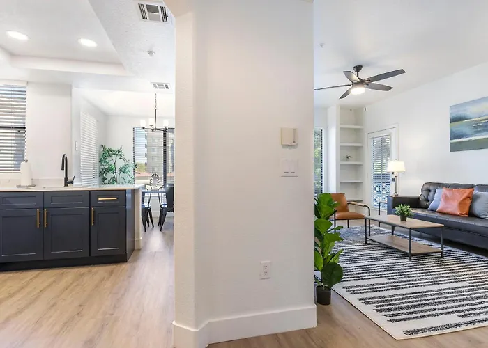 2br Cozysuites At Kierland Commons With Pool #05 Apartment